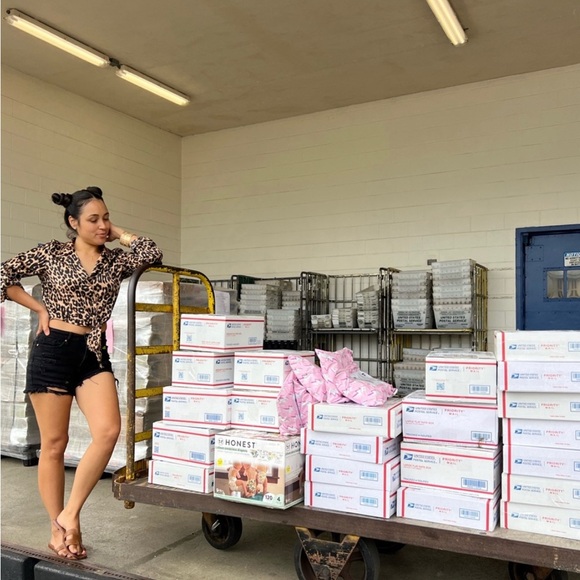 ⚡️Live Show Listing⚡️ - Picture 2 of 8